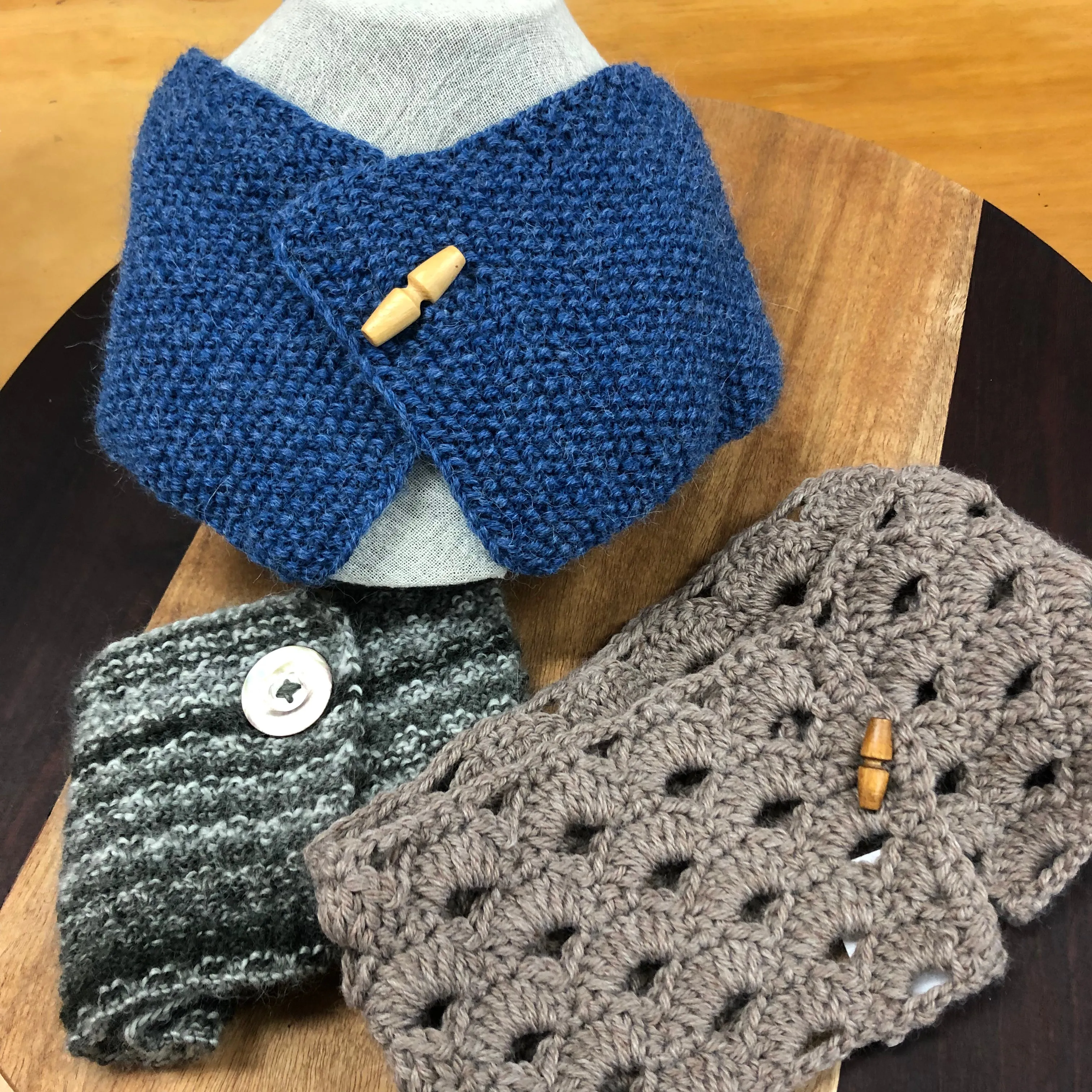 Button scarf Ai