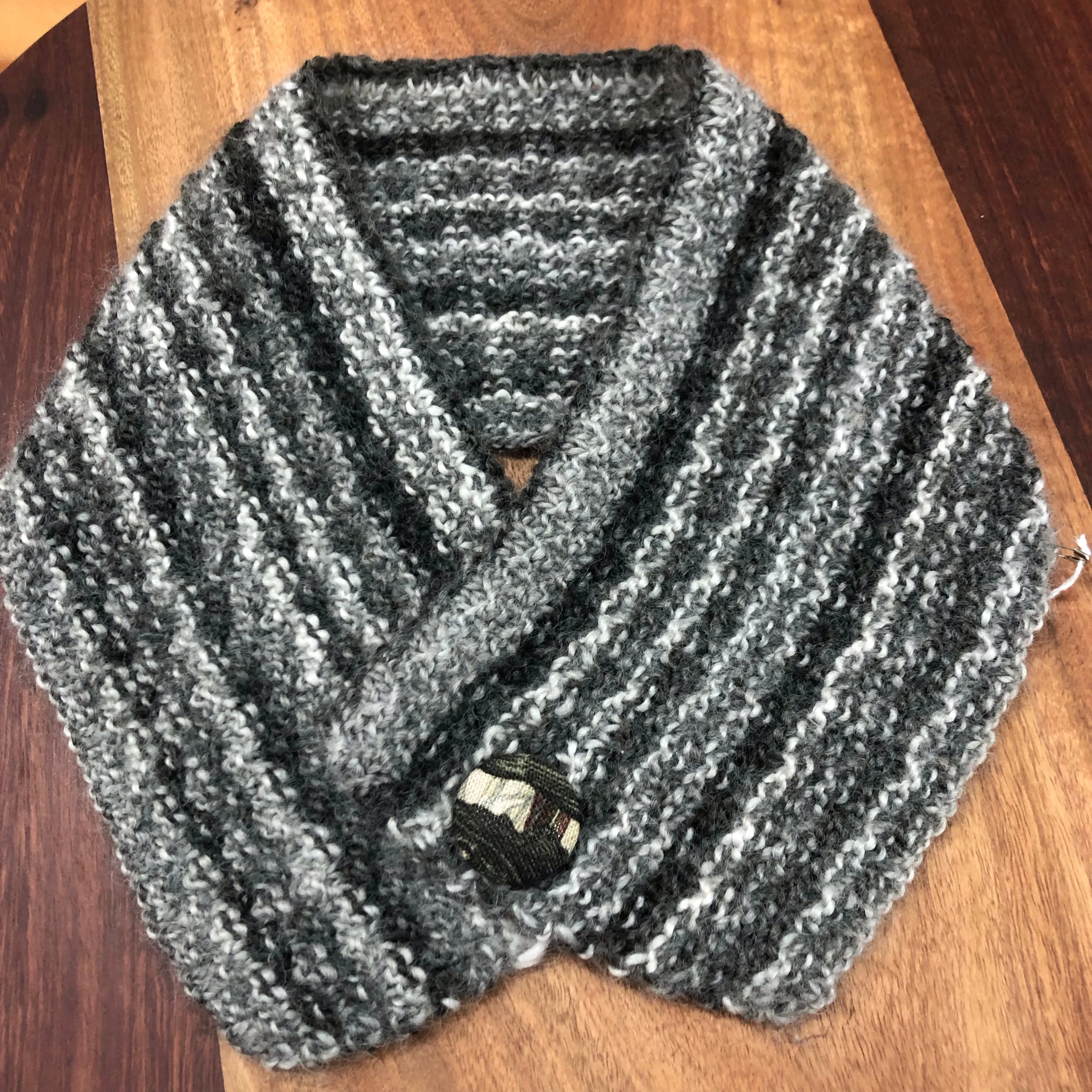 Button scarf Ai