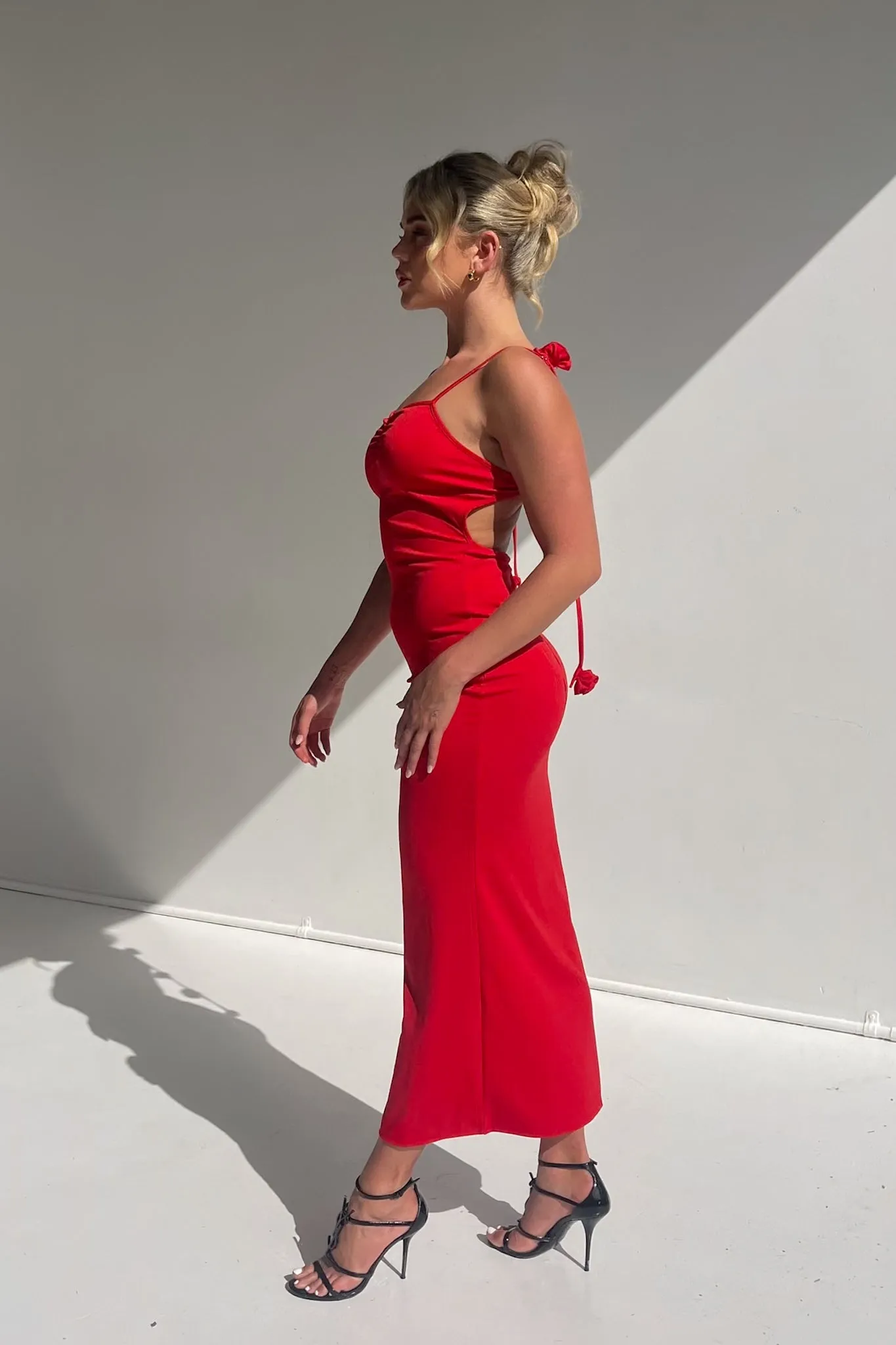 TEGAN RAE - ROSES ARE RED MIDI SLIP DRESS